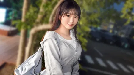 SIRO-5719 فتاة صغيرة تفضل الرجال الأكبر سناً، تثار بين الرجال في دار سينما إباحية وتصل إلى ذروة الإثارة بمجرد لمسة أو هزة حوض، جسدها كله منطقة إثارة… أول تصوير لها